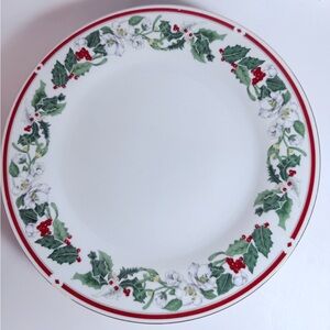 Lynn’s Fine China “St. Maria” Christmas Holly Dinner Plates – Set of 4
